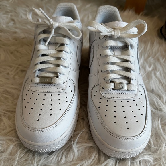 Nike Air Force 1 ‘07 Gently Worn - Picture 2 of 15